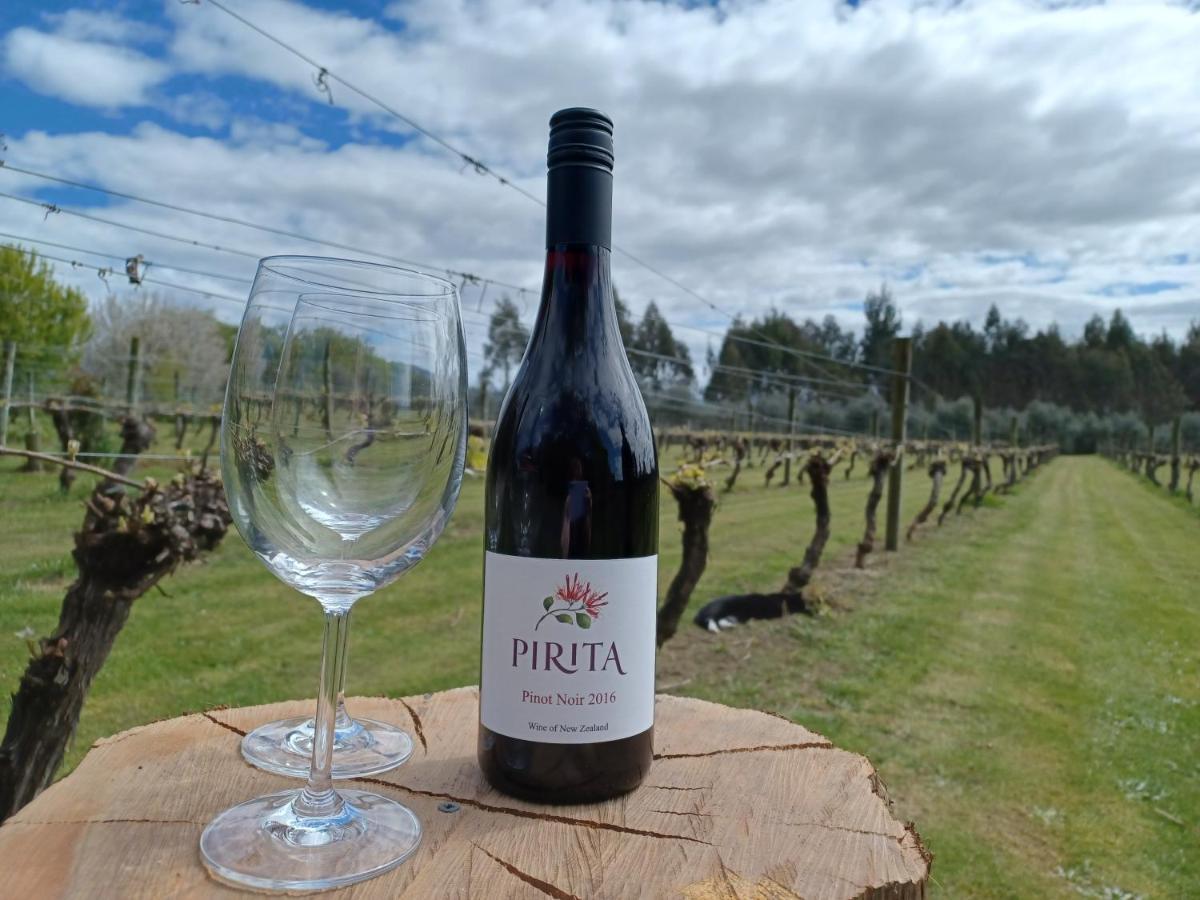Pirita Vineyard Cottage. Upper Moutere Exteriör bild
